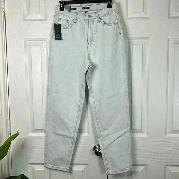 Wild Fable Super-High Rise Tapered Jeans - Ultra Light Wash, Size 6 / 28" Inseam - Picture 2 of 12